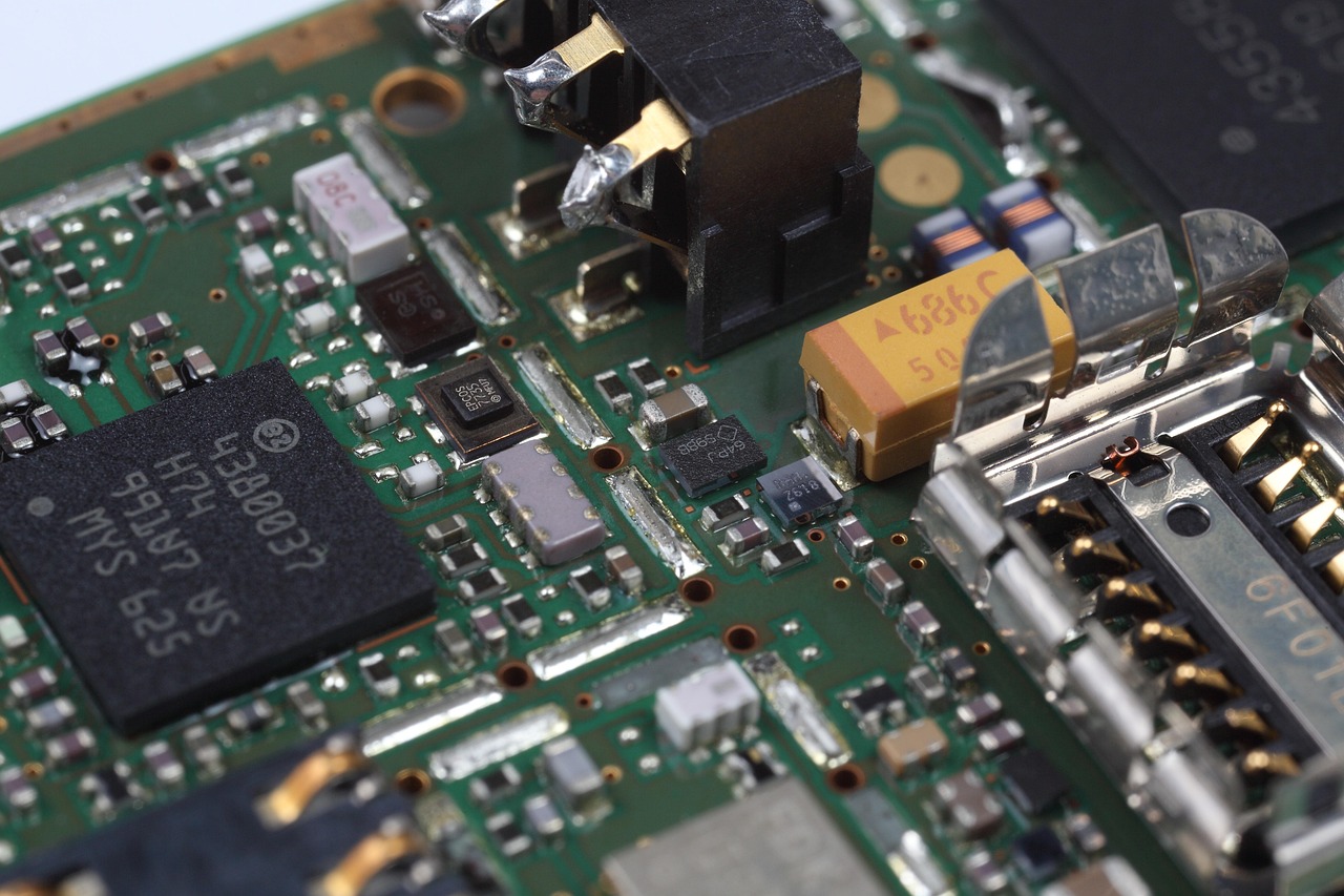 Mother board, electronic, electronics — Paint-Friendly Skirting Board Cover With Straight Lines